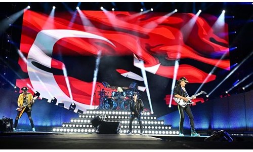SCORPIONS'TAN IŞIKLI, KISKAÇLI, DEV AKREPLİ ROCK FIRTINASI